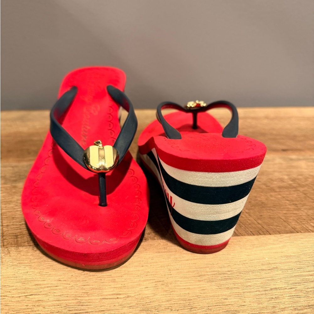 Juicy Couture Red and Navy Beach Sandals with Gold Detail - Picture 2 of 6